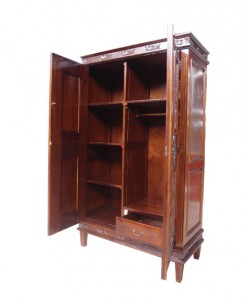 ארון אחסון אידונזי עם גילופים