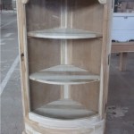 ספריה פינתית בסגנון פרובנס