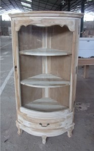 ספריה פינתית בסגנון פרובנס