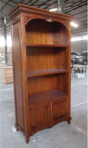 ספריית מדפים מעץ בסגנון פרובנס