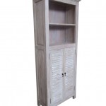 ספריה כפרית עם דלתות תריס