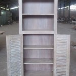 ספריה כפרית עם דלתות תריס