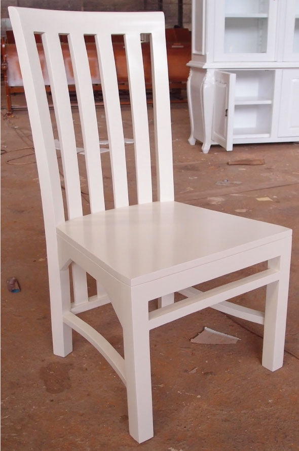  כסא אוכל לבן מעץ מלא