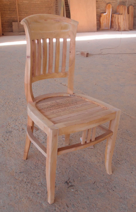 כסא אוכל מעוצב מעץ מהגוני