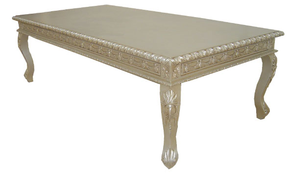  שולחן סלון לבן עם גילופי עץ