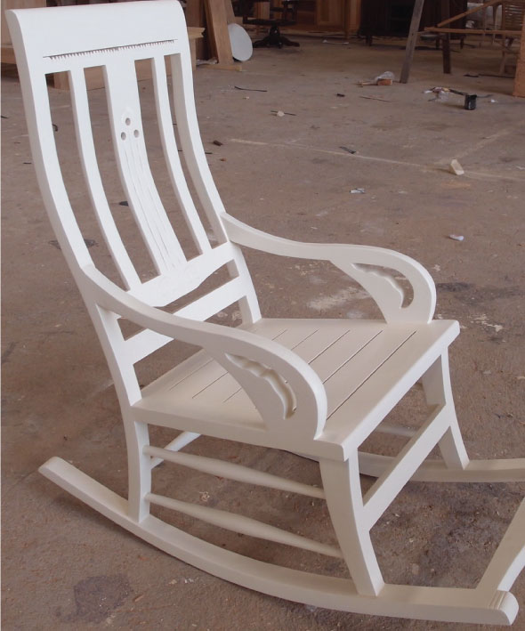  כסא נדנדה לבן