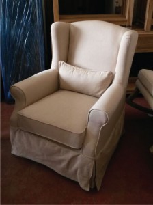 כורסא מעוצבבת בסגנון קלאסי
