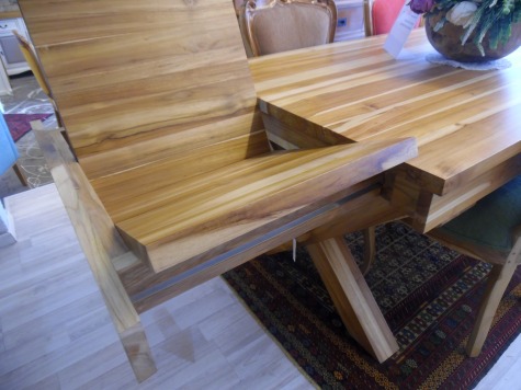  שולחן עץ מלא נפתח