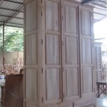 ארון בגדים קלאסי מעץ מהגוני