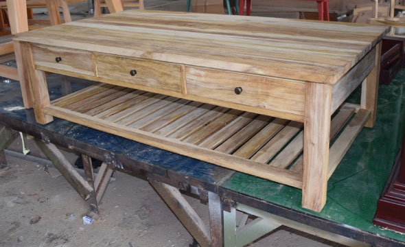  שולחן סלון בסגנון כפרי מעץ טיק מלא