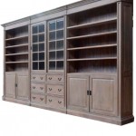 ספרייה ענקית מעץ מהגוני