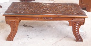 שולחן סלון בסגנון עתיק