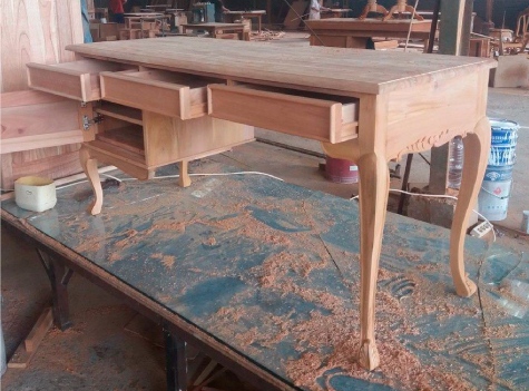 שולחן כתיבה פרובנס מעץ מהגוני