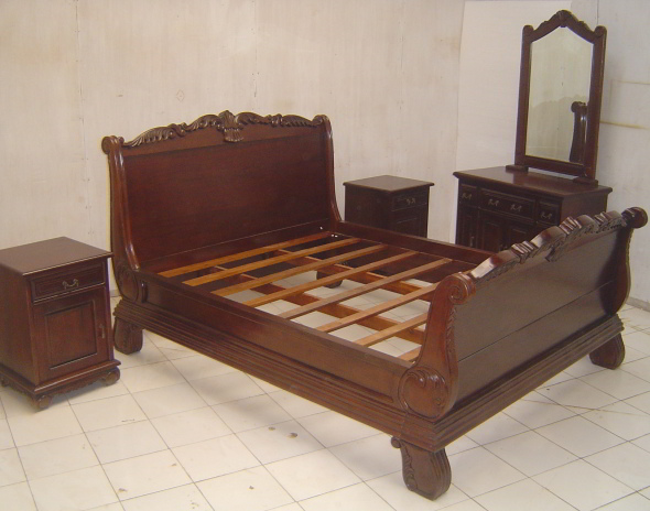  חדר שינה עם מיטת מלכים