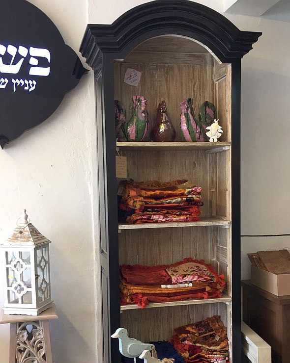 ספריה מעץ מלא