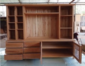 ספריה משולבת מעץ מלא