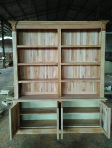 ספריית מדפים עם ארונות