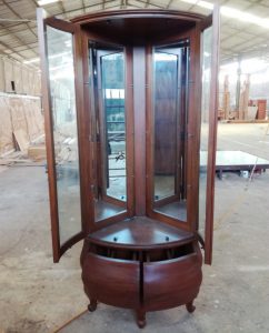 ויטרינת עץ פינתית