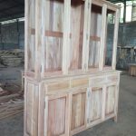 ויטרינה מעץ טיק