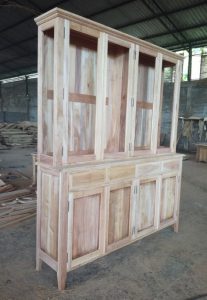 ויטרינה מעץ טיק