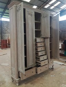 ארון בגדים כפרי