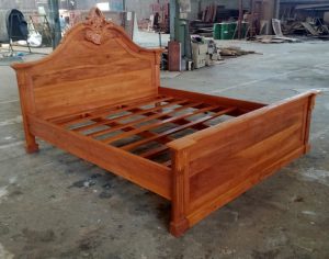 מיטה מעץ מלא