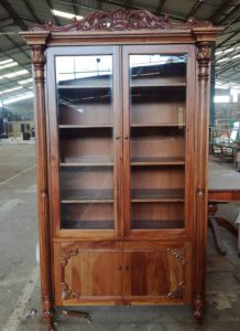 ויטרינה איטלקית עץ מלא