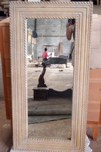 מראת גוף מעץ