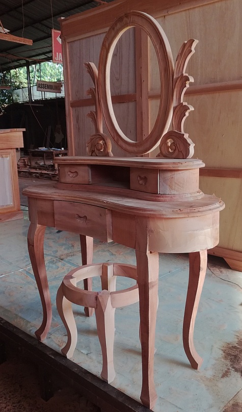 שולחן טואלט מעץ