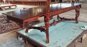 שולחן עץ נפתח לפי הזמנה