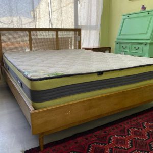 מיטה זוגית עץ מלא