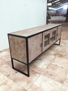 מזנון עץ וברזל