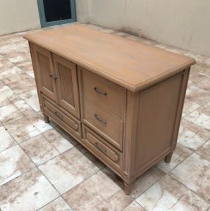 שידה עם מגירות