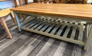 שולחן עץ לסלון