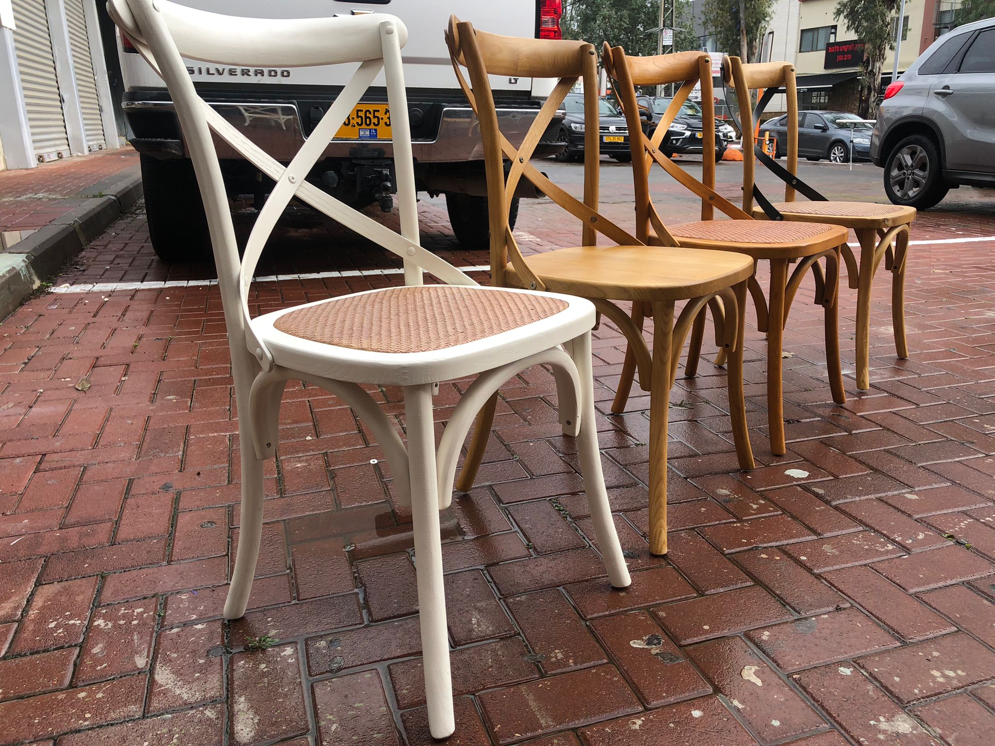  כסאות עץ מלא