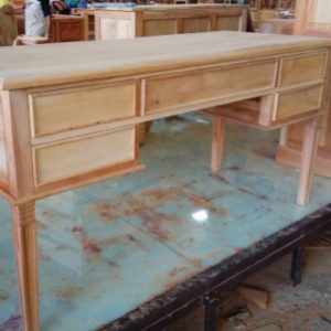 שולחן כתיבה מעוצב בסגנון כפרי