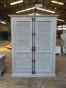 ארון מעוצב בסגנון כפרי