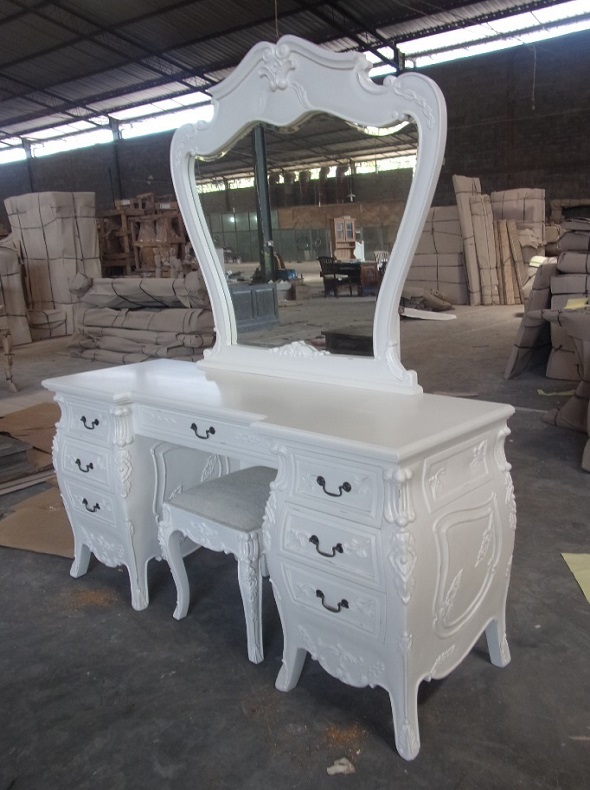  שידה עם מגירות