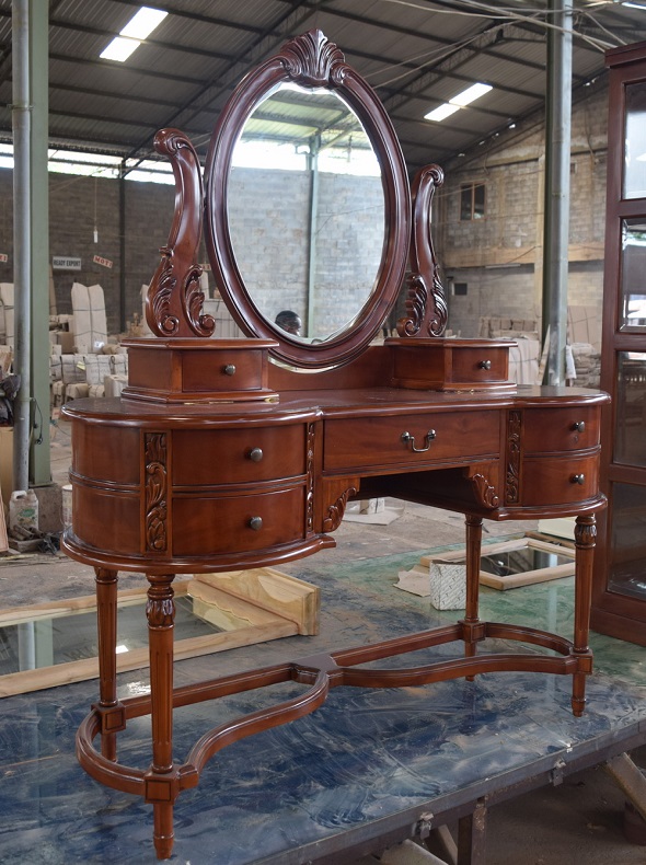  שידה עם מראה