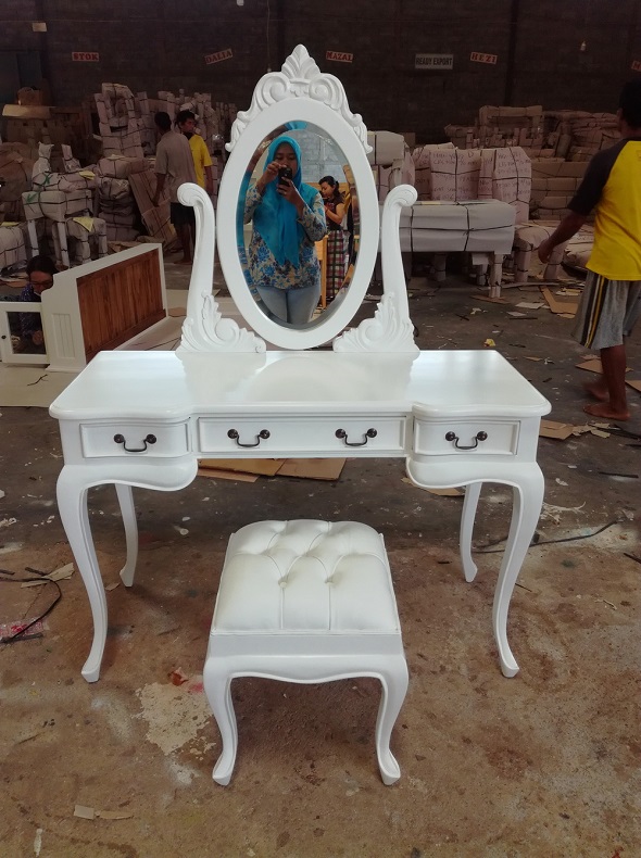  שידה מעוצבת