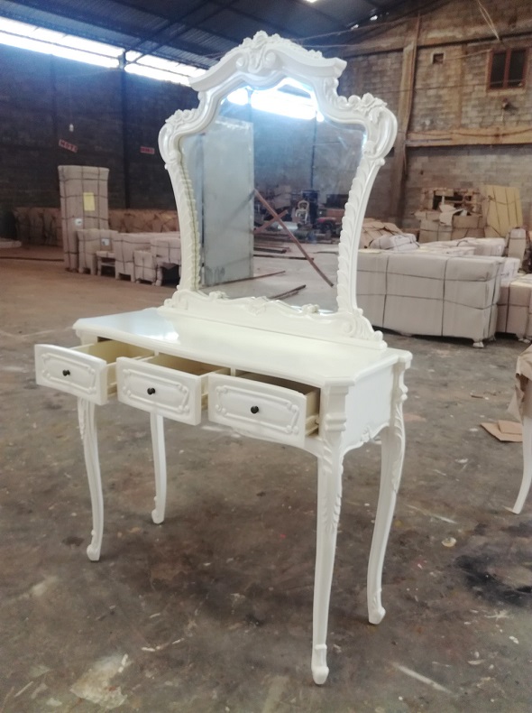  שולחן איפור