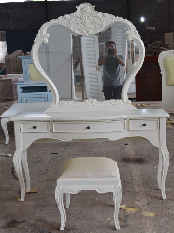  שידה עם מראה