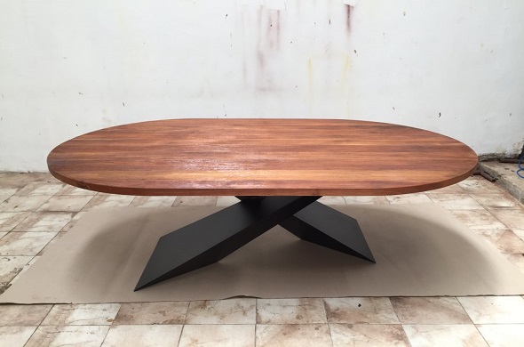  שולחן מעוצב