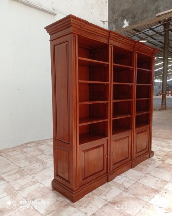  ספריה מעץ מלא