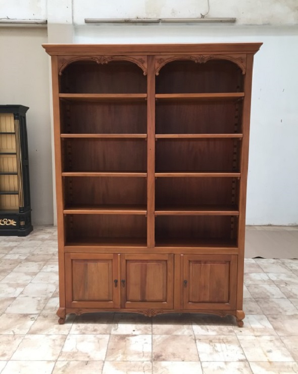  ספריה עם דלתות