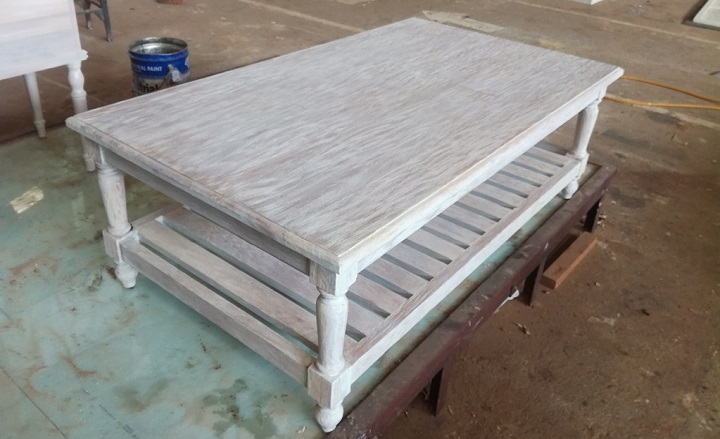  שולחן סלון מעץ