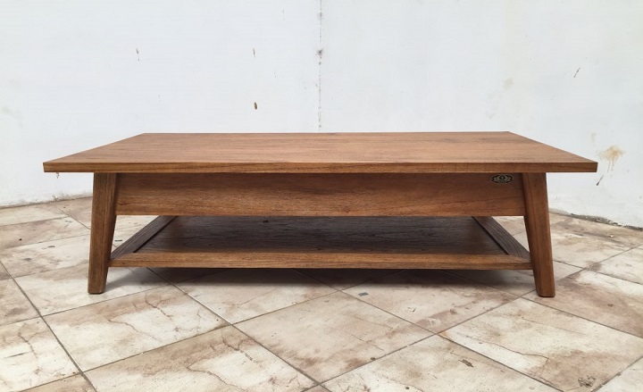  שולחן מעץ טבעי