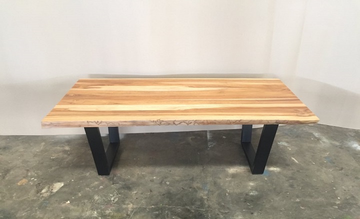  שולחן מעוצב לסלון