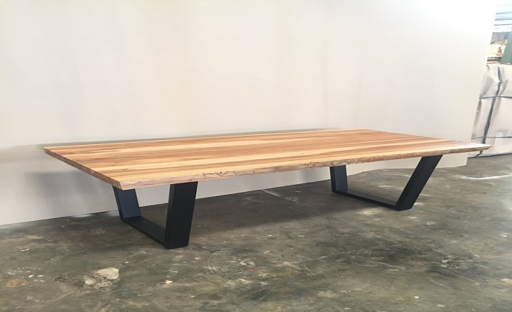  שולחן קטן מעוצב