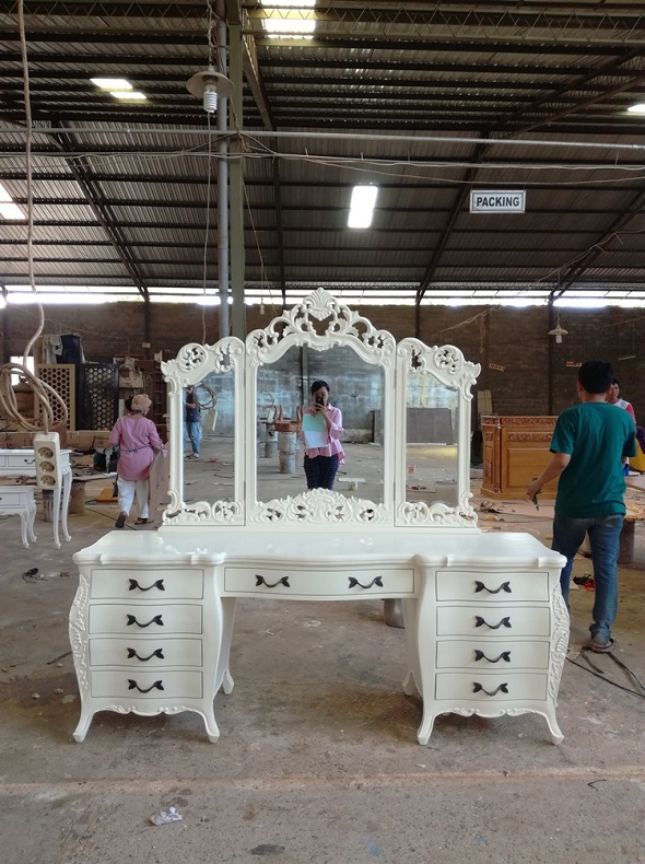  שידת איפור לחדר שינה